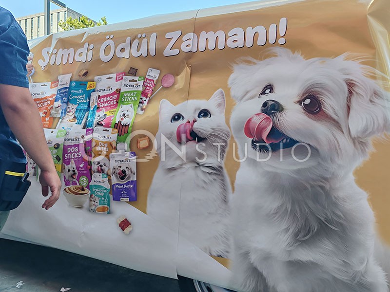 Araç giydirme uygulaması — döküm (cast) folyo kaplama aşaması
