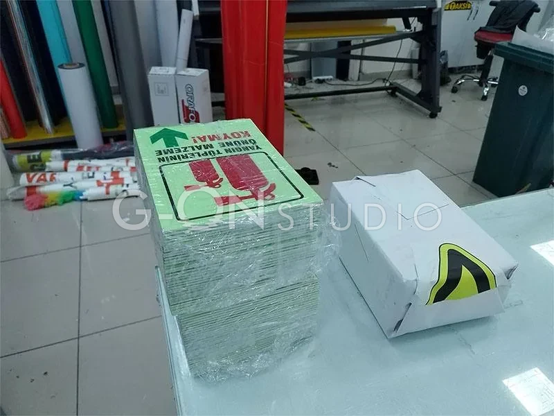 Fosforlu Yangın Tahliye Levhası
