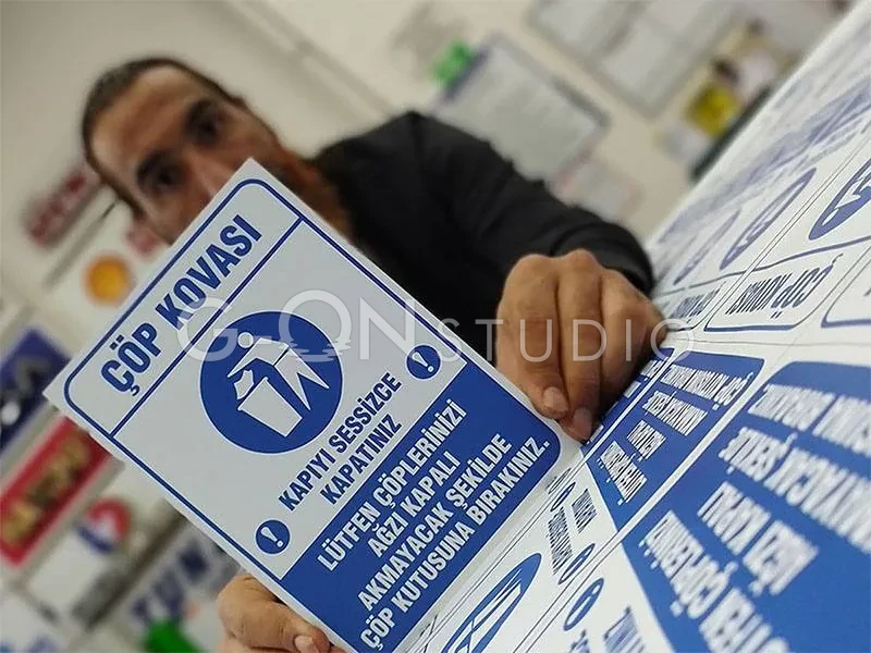 Reflektif Kaçış Yolu Levhası