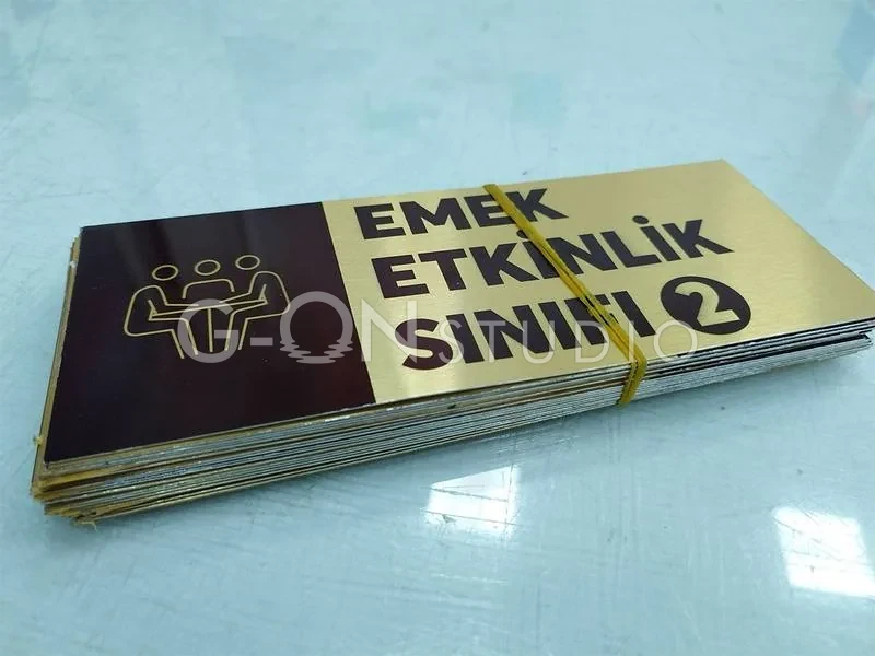 Altın Kaplama Okul Kapı İsimliği