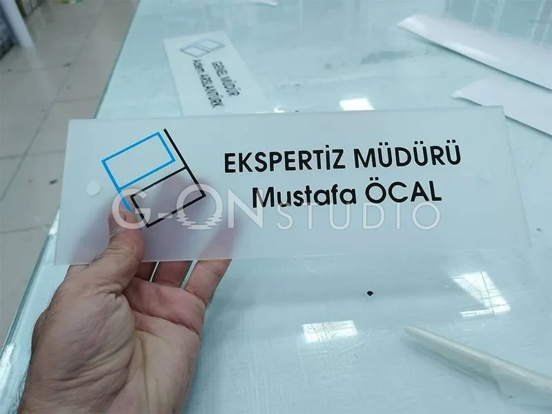 Şeffaf Akrilik Kapı İsimliği