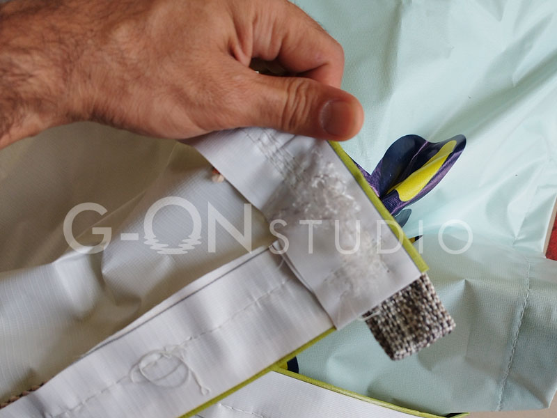 Branda kenarına uygulanmış kolon dikişi ve halka aparatı yakın çekim