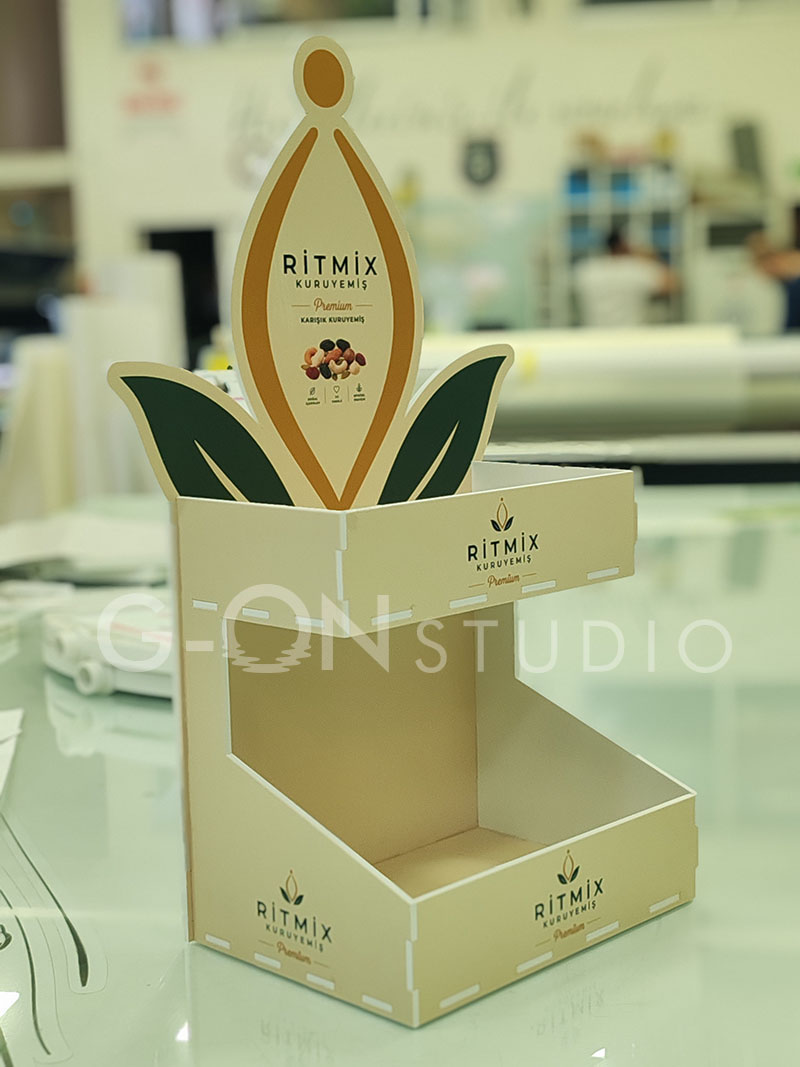 Ritmix kuruyemiş standı sonrası: dijital baskılı folyo ile giydirilmiş stand