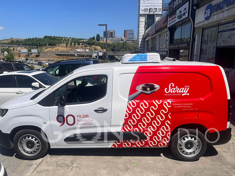 Saray Muhallebicisi Renault Kangoo aracına uygulanmış tam kurumsal araç giydirme sonrası
