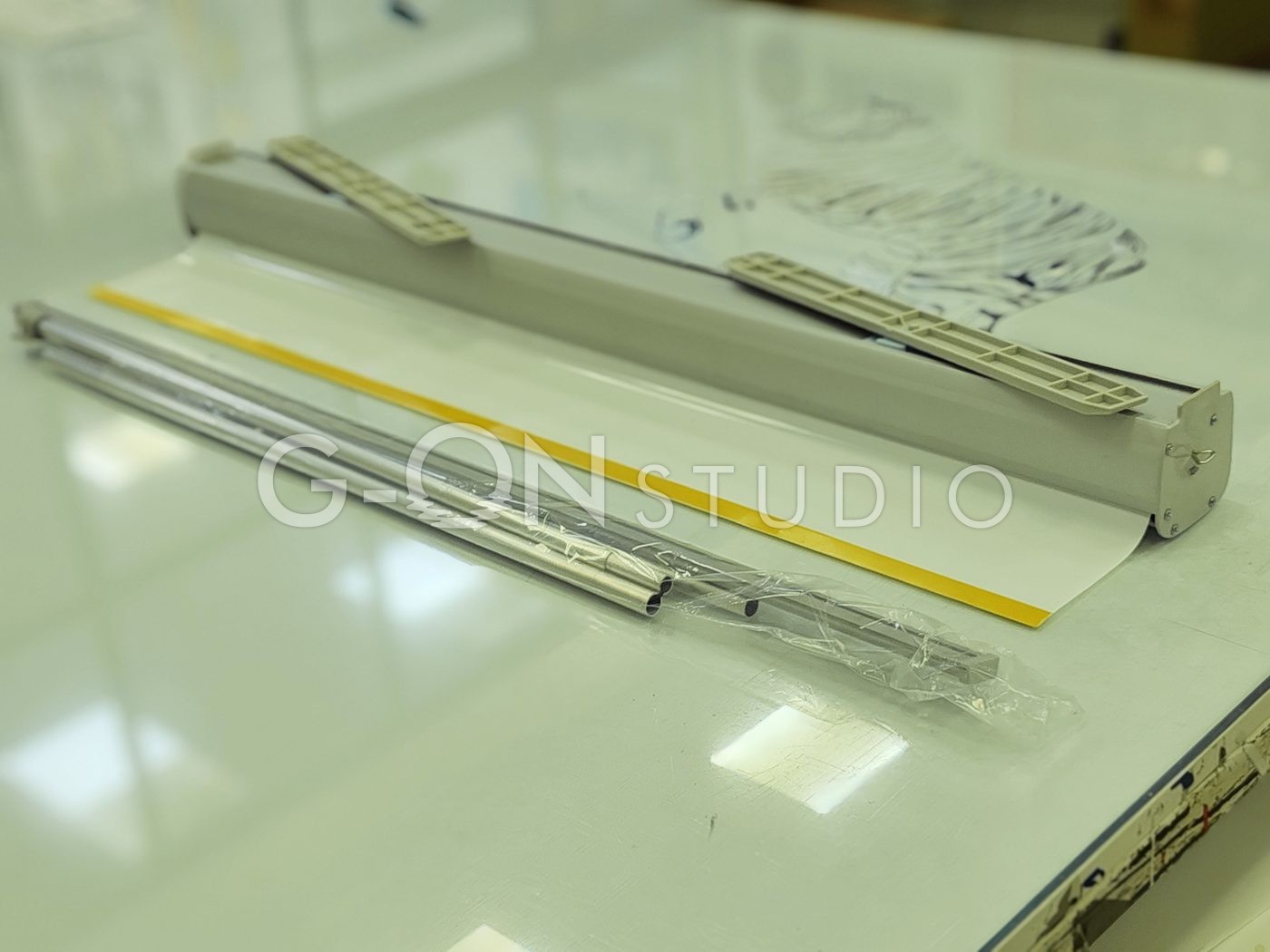 Roll-up öncesi: alüminyum roll-up kaseti ve direk sistemi