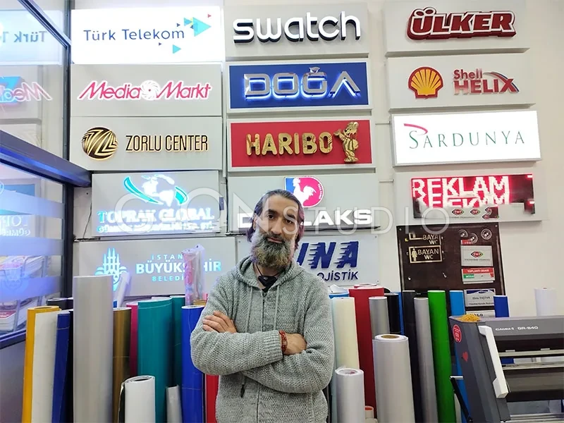 G-ON Studio üretimi mağaza cephe tabelası — Nişantaşı